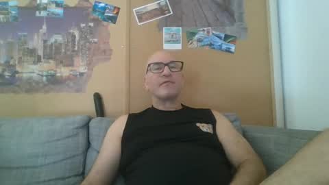 Snapshot of sneakerboy18 chatting on June 14, 8:49 am sneakerboy18 online show from June 14, 8:49 am