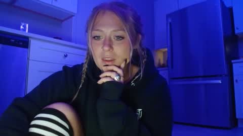 sneakyalicek online show from October 1, 1:00 am