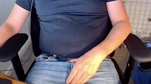 Sneakybill online show from September 15, 9:04 pm