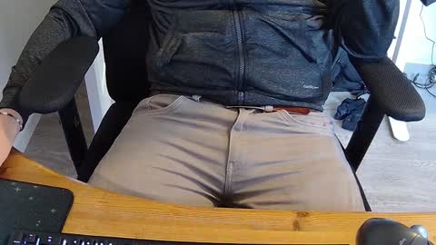 Sneakybill online show from March 11, 7:25 am