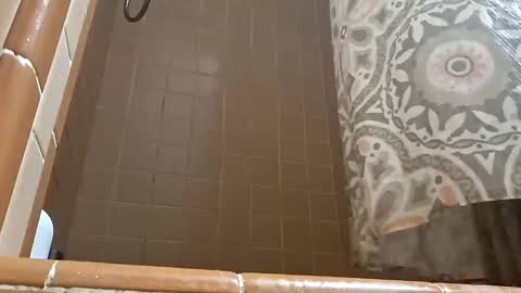 Snapshot of sneakypeteyo1 chatting on September 16, 10:05 am sneakypeteyo1 online show from September 16, 10:05 am