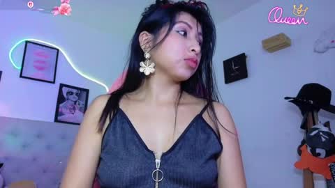 Snapshot of sneakyy_fantasy chatting on April 3, 7:01 pm Hellen online show from April 3, 7:01 pm