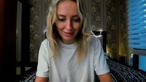 Snapshot of snezanablond chatting on December 29, 8:00 am Sneja online show from December 29, 8:00 am