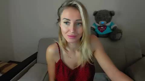 Snapshot of snezanablond chatting on February 13, 12:54 pm Sneja online show from February 13, 12:54 pm