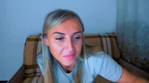 Snapshot of snezanablond chatting on October 23, 6:50 pm Sneja online show from October 23, 6:50 pm