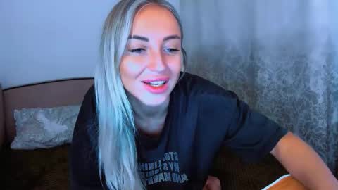 Snapshot of snezanablond chatting on December 4, 8:12 am Sneja online show from December 4, 8:12 am