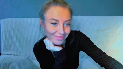 Snapshot of snezanablond chatting on January 16, 11:25 am Sneja online show from January 16, 11:25 am