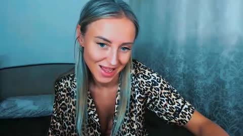 Snapshot of snezanablond chatting on February 7, 2:32 pm Sneja online show from February 7, 2:32 pm