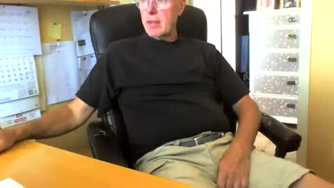 Snapshot of snickarn335731 chatting on September 10, 12:27 pm snickarn335731 online show from September 10, 12:27 pm