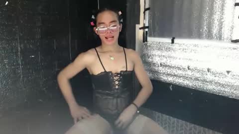 snoky_serna online show from May 18, 4:18 am