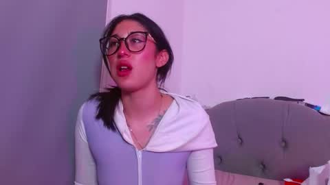 Snapshot of snow_baall chatting on October 12, 4:33 am IG OF red moonn online show from October 12, 4:33 am