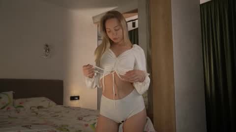 Candice Snow online show from November 21, 2:16 pm