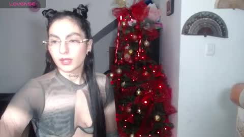 Snapshot of snow_sweet chatting on December 5, 7:50 am snow_sweet online show from December 5, 7:50 am