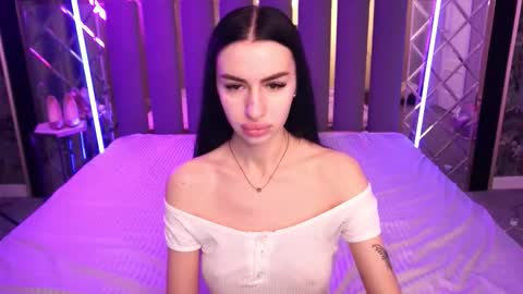 snow_whiteeex online show from February 1, 6:34 am