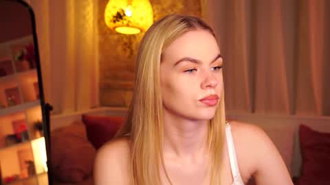 Snapshot of snowbarbieee chatting on September 23, 8:39 am Hanna online show from September 23, 8:39 am