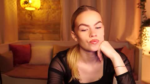 Snapshot of snowbarbieee chatting on September 26, 9:02 am Hanna online show from September 26, 9:02 am