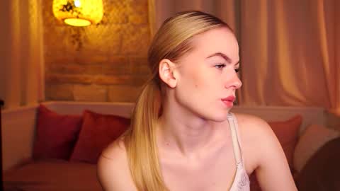 Snapshot of snowbarbieee chatting on September 29, 8:41 am Hanna online show from September 29, 8:41 am