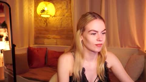 Snapshot of snowbarbieee chatting on October 7, 9:28 am Hanna online show from October 7, 9:28 am