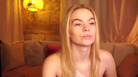 Snapshot of snowbarbieee chatting on October 15, 8:36 am Hanna online show from October 15, 8:36 am