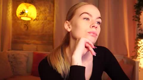 Snapshot of snowbarbieee chatting on October 16, 8:26 am Hanna online show from October 16, 8:26 am