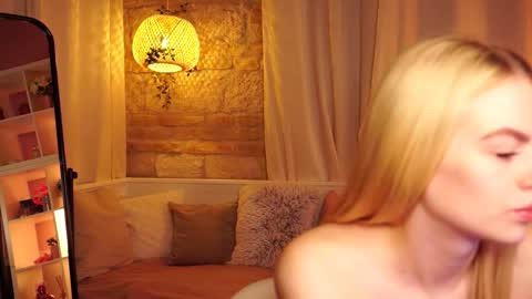 Snapshot of snowbarbieee chatting on November 7, 9:42 am Hanna online show from November 7, 9:42 am