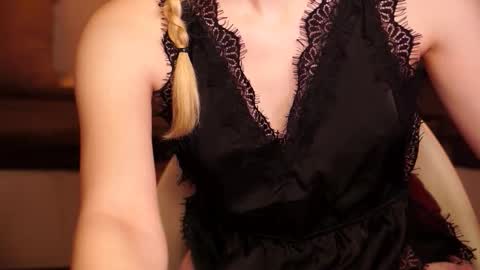 Snapshot of snowbarbieee chatting on November 12, 9:42 am Hanna online show from November 12, 9:42 am