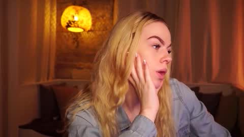 Snapshot of snowbarbieee chatting on November 19, 9:31 am Hanna online show from November 19, 9:31 am