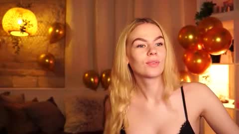 Snapshot of snowbarbieee chatting on November 25, 9:31 am Hanna online show from November 25, 9:31 am