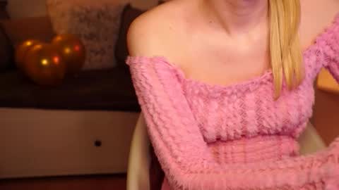 Snapshot of snowbarbieee chatting on November 28, 9:34 am Hanna online show from November 28, 9:34 am