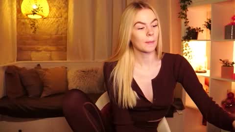 Snapshot of snowbarbieee chatting on December 4, 9:29 am Hanna online show from December 4, 9:29 am