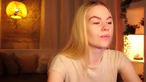 Snapshot of snowbarbieee chatting on December 5, 9:40 am Hanna online show from December 5, 9:40 am