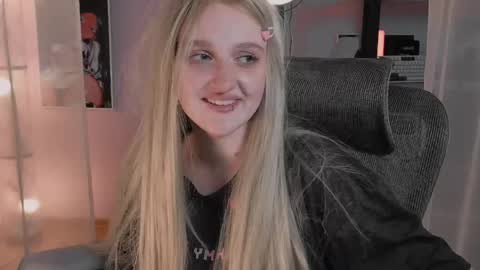 Snapshot of snowflakeskitty chatting on May 24, 5:34 am Ellie online show from May 24, 5:34 am