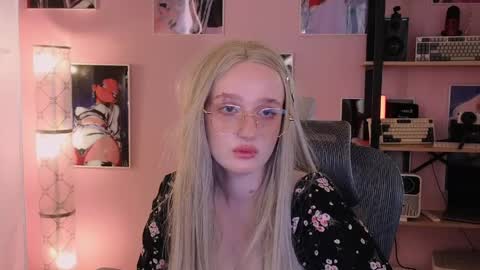 Snapshot of snowflakeskitty chatting on June 3, 5:10 am Ellie online show from June 3, 5:10 am
