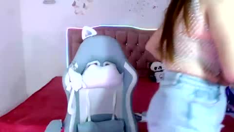 snowhot_69 online show from June 17, 9:01 am