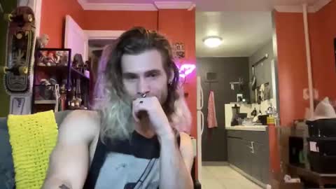 Snapshot of snowleopard200 chatting on February 12, 10:05 pm Snow online show from February 12, 10:05 pm