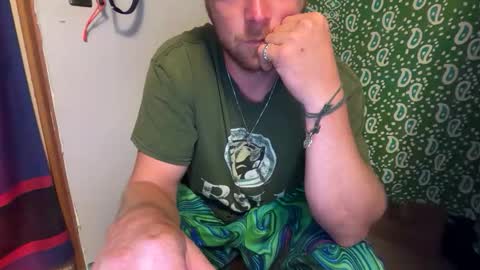 snowtrooper888 online show from May 25, 4:40 am