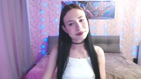 SnowWhate 00 online show from May 29, 7:12 pm