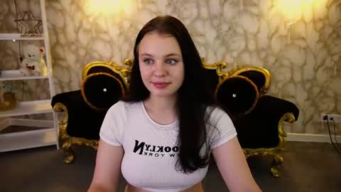 snowwhite_bella online show from July 1, 7:13 pm