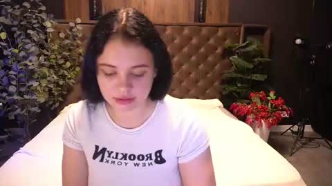 snowwhite_bella online show from July 17, 7:41 pm