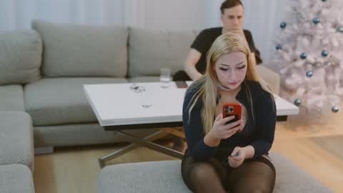 Snapshot of snowyphoenix chatting on December 15, 12:20 pm Snowy Bubbles online show from December 15, 12:20 pm