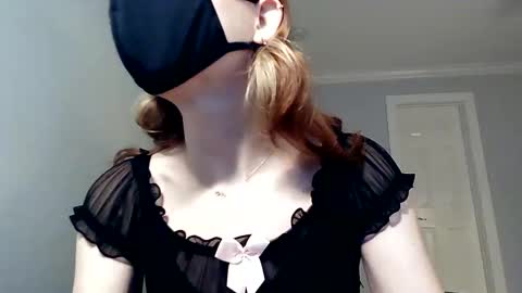 snuggle_b0t online show from March 7, 7:08 am
