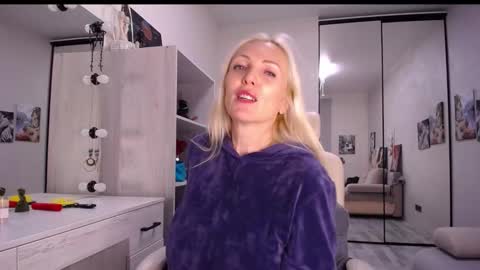 Monna online show from November 11, 3:01 pm