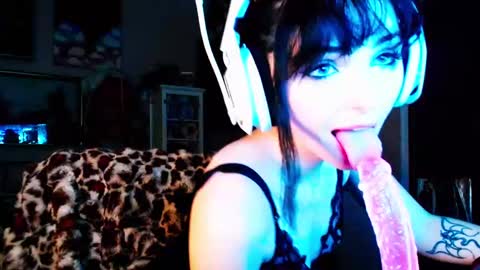 Soaking Saskya online show from October 21, 1:50 am