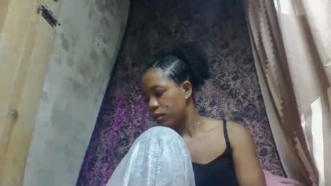 Snapshot of soamanaperina chatting on October 17, 6:49 am soamanaperina online show from October 17, 6:49 am
