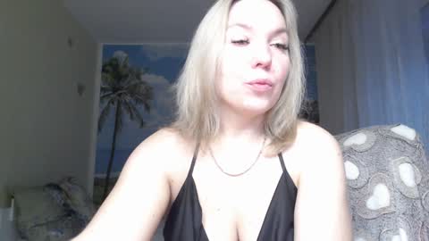 Snapshot of soaring_love chatting on January 27, 4:20 am Masha online show from January 27, 4:20 am