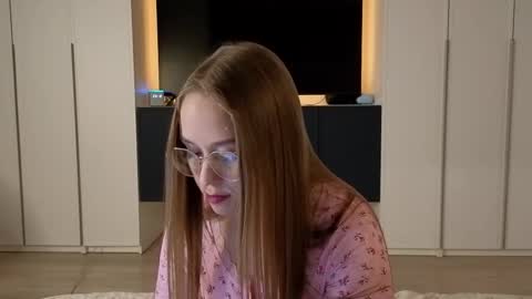 Snapshot of sofaris chatting on November 2, 8:11 pm Sophy online show from November 2, 8:11 pm