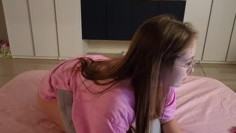 Snapshot of sofaris chatting on November 15, 6:15 pm Sophy online show from November 15, 6:15 pm