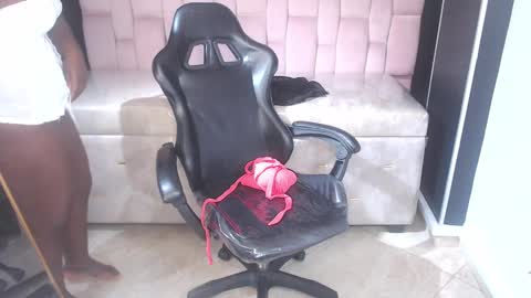 soffia_b online show from September 23, 3:09 am