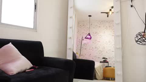 sofhia cruz online show from February 18, 8:05 pm