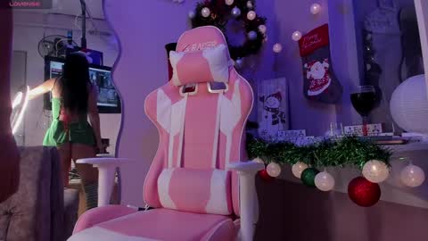 Snapshot of sofhia_turner chatting on December 9, 12:51 pm sofhia_turner online show from December 9, 12:51 pm